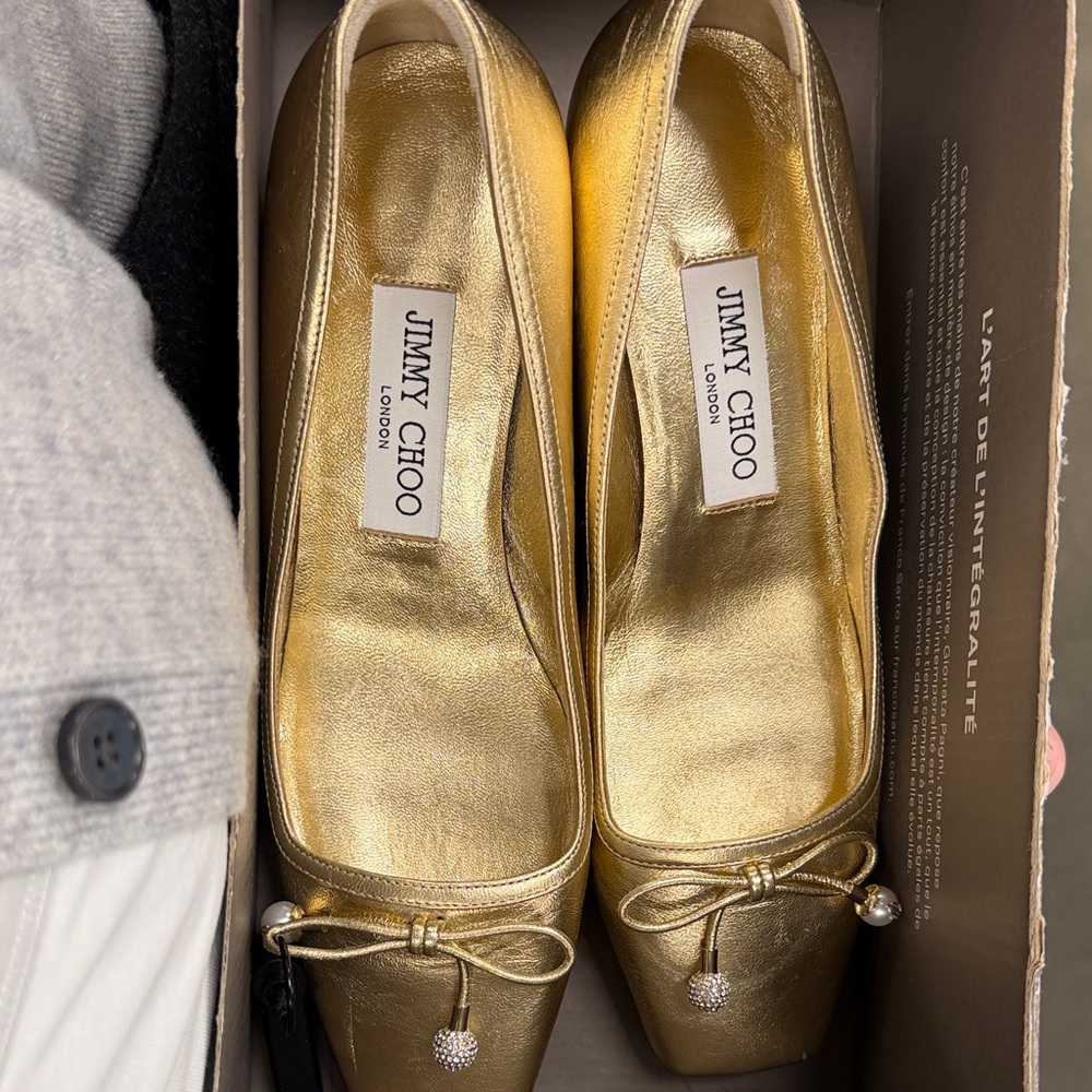 Jimmy Choo Gold heels (1 inch) never worn
